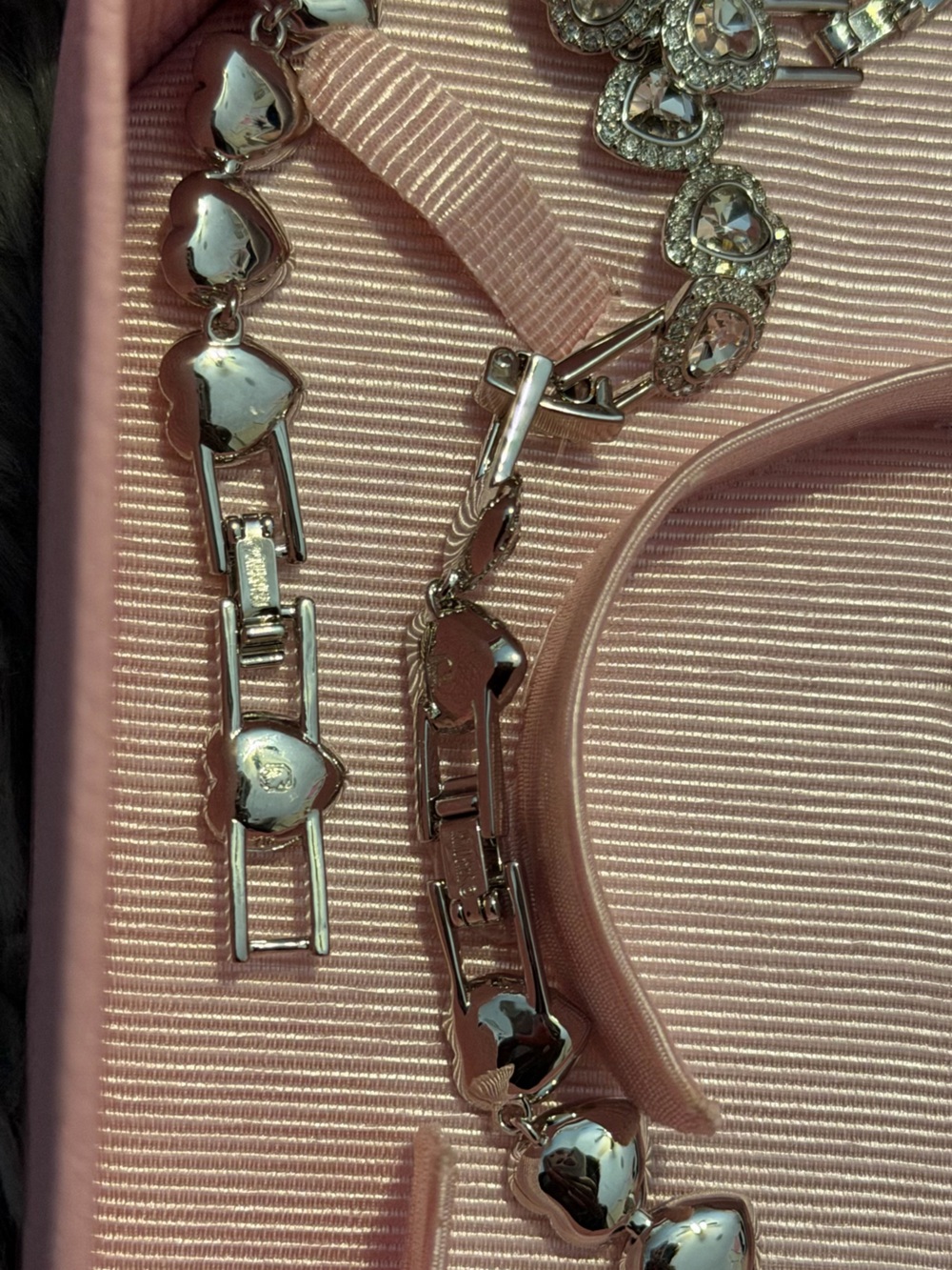 Ariana Grande x Swarovski Heart Necklace Set - Picture 5 of 9